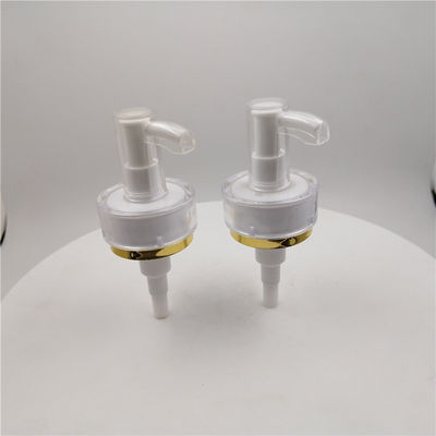Pompa dell'erogatore dello sciampo 1.5cc del cosmetico 33/410 con oro intorno al bordo