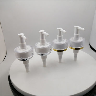 Pompa dell'erogatore dello sciampo 1.5cc del cosmetico 33/410 con oro intorno al bordo